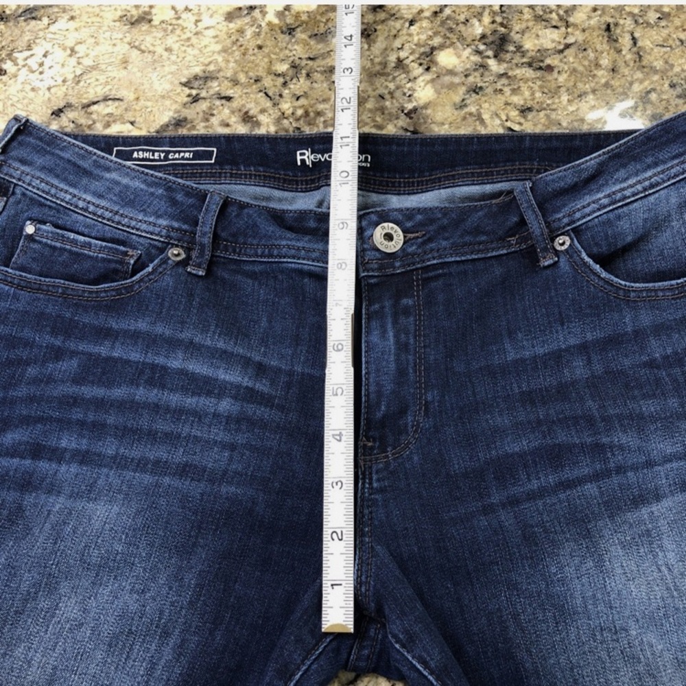 Ricki’s dark wash “Ashley” Revolution capri jeans - Picture 4 of 8